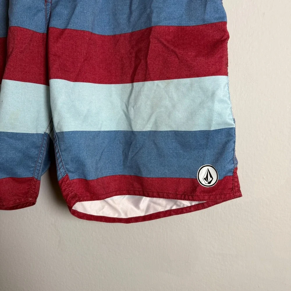 Volcom Mens Striped Board Shorts Red Blue White Swim Trunks Size 36 A0811411‎